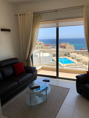 Smart TV - Ta Monita Marsascala Luxurious 2 Bed / 2 bath Sea view apartm with Pool access* (Wied il-Għajn)
