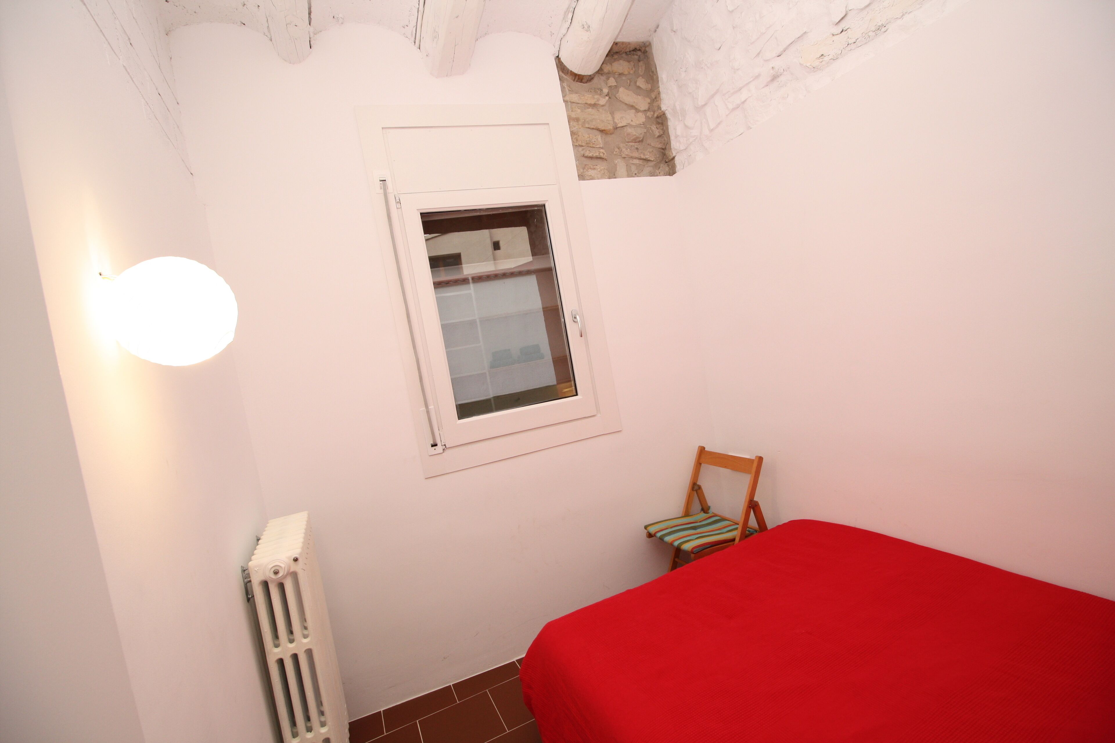 2 bedrooms, travel crib, free WiFi, bed sheets