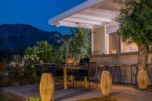 Bar junto a la piscina