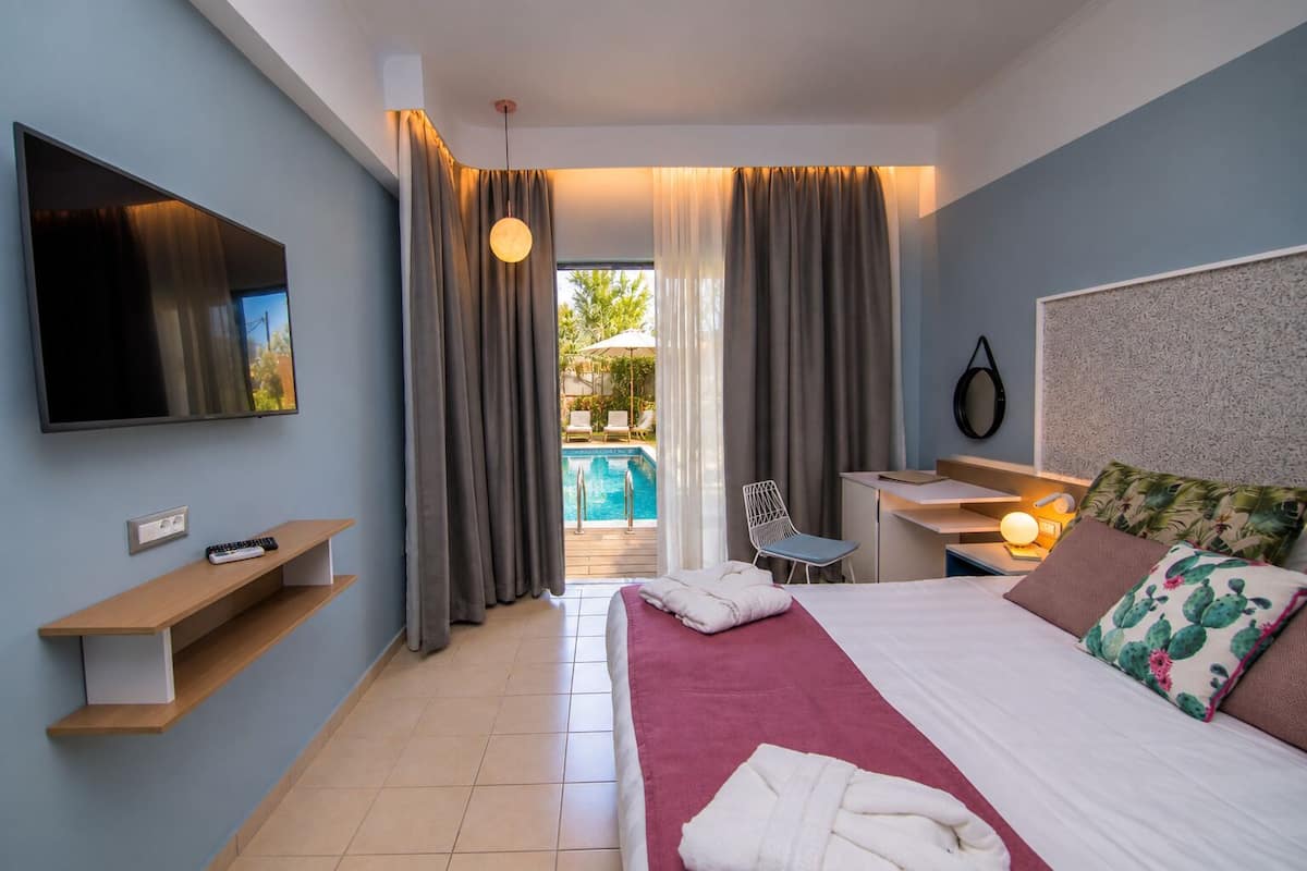 Deluxe Double Room, Private Pool, Garden View | Premium bedding, memory-foam beds, in-room safe, desk