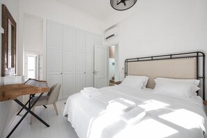 3 habitaciones, caja de seguridad en la habitación y escritorio 