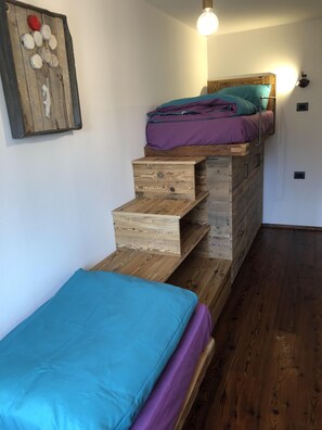1 bedroom, iron/ironing board, travel cot, free WiFi