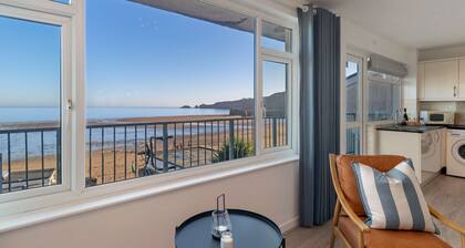Sea View Apartment - Sea Front Apartment