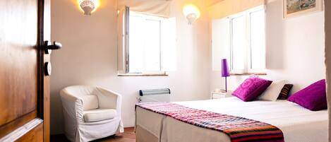 2 bedrooms, iron/ironing board, travel cot, free WiFi