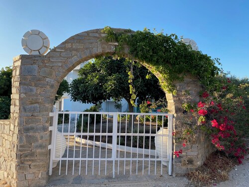 Agrikia Apartments No1 for 2 adults - with garden 300m from the beach - Paros