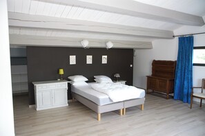 6 bedrooms, iron/ironing board, free WiFi