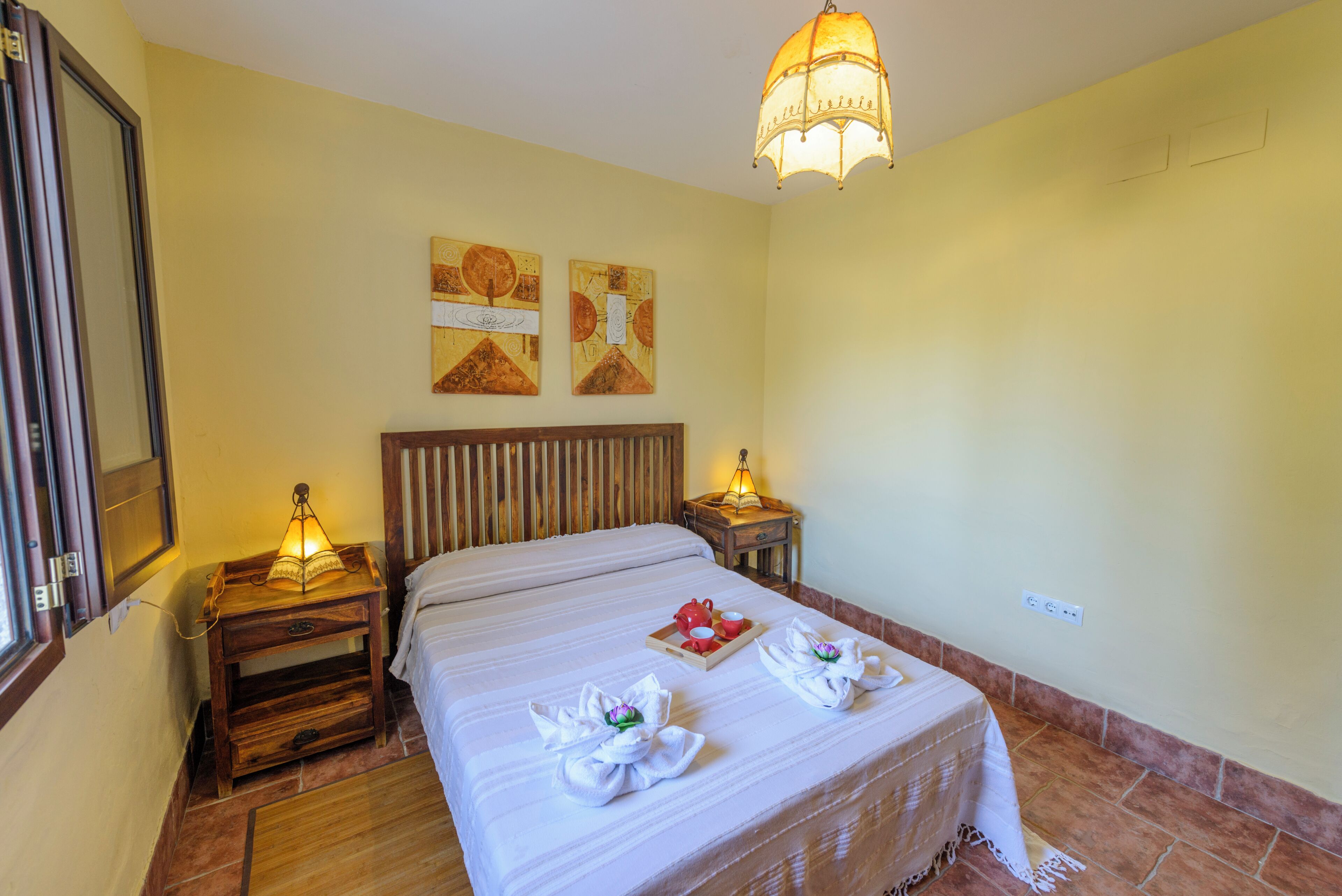 10 chambres, fer et planche à repasser, lit parapluie, Wi-Fi gratuit