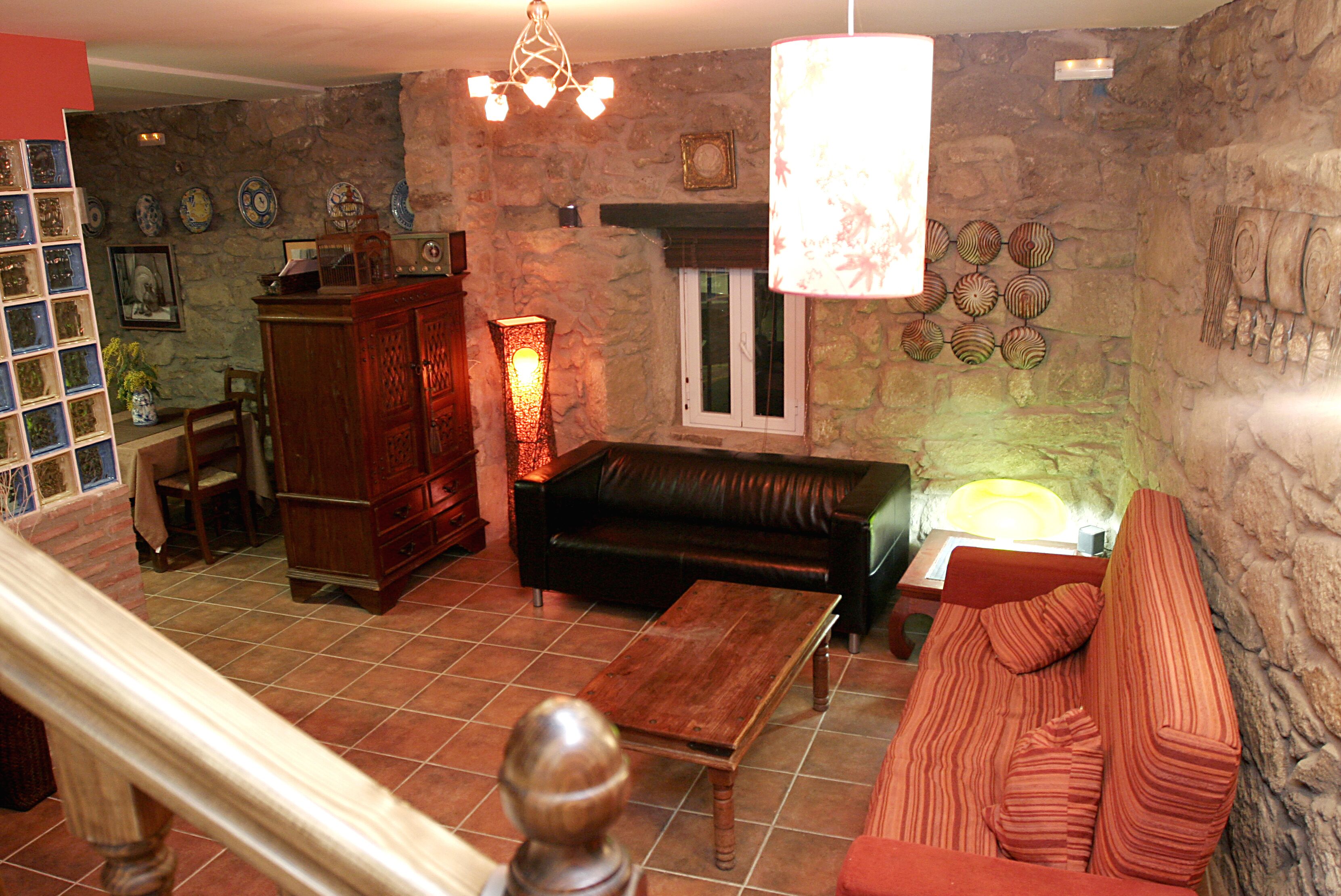 Rural house and 2 rural apartments with pool, solarium, fireplace and barbecue.