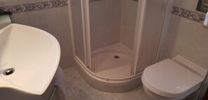 Hair dryer, towels, toilet paper - Holiday house with sea view (Carvoeiro)