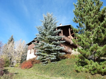 arrivée sur le chalet en venant du parking