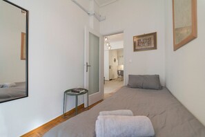 2 bedrooms, desk, iron/ironing board, Internet