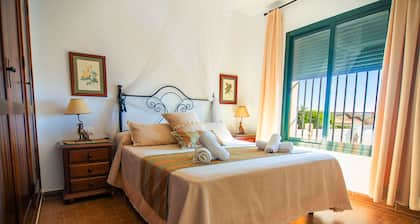 Ferienhaus mit großem Garten und privatem Pool bei Fuente del Gallo, strandnah, mit Klimaanlage und WiFi Internet - Casa Macarena -