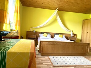 Deluxe Triple Room (2)