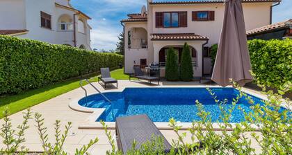 Wundervolle Ferienwohnung für 4 Personen mit Pool und Garten