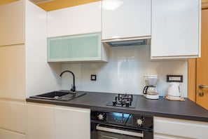 Refrigerador, horno, placa de cocina, lavavajillas