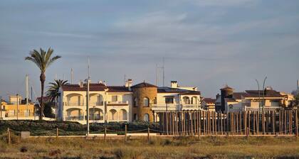 Appartement propre ,bien entretenu sur plage d'EmpĂșriabrava, ambiance familiale