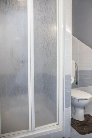 Douche, serviettes fournies