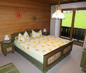 1 多间卧室、床单