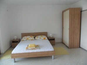 1 bedroom, free WiFi, bed sheets