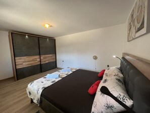 2 bedrooms, free WiFi, bed sheets