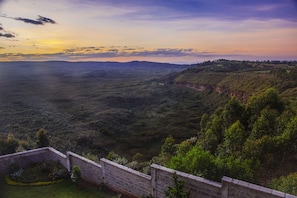 المنطقة المحيطة بالمنشأة