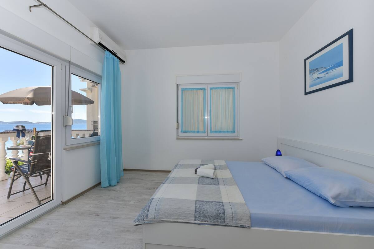 Family Apartment (Blue) | 1 bedroom, iron/ironing board (on request), free WiFi, bed sheets