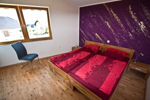 3 bedrooms, in-room safe, iron/ironing board, free WiFi