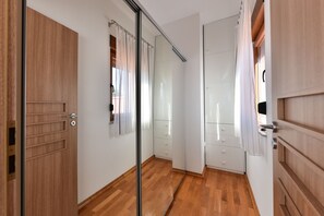 Pillow-top beds, iron/ironing board, free WiFi, bed sheets - Villa Marina (Policnik)