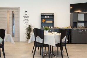 每日付費供應吃到飽自助式早餐