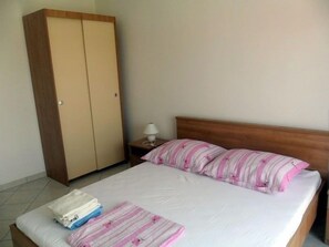 2 bedrooms, free WiFi, bed sheets