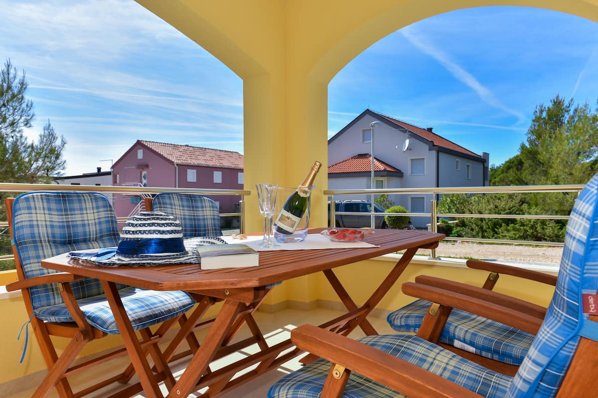 Family Apartment (S2) | Terrace/patio