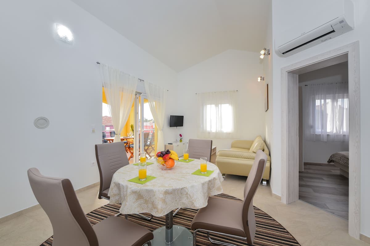 Family Apartment (S3) | In-room dining