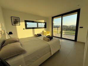 4 bedrooms, iron/ironing board, travel cot, free WiFi - Villa sea view in Pinarello - near Porto-Vecchio (ZONZA)