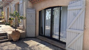 تفاصيل الفندق من الخارج