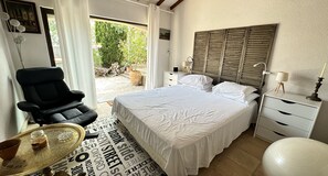 4 bedrooms, in-room safe, desk, iron/ironing board