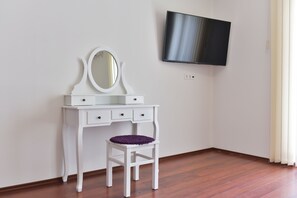 Family Apartment, Multiple Beds, Garden View | 2 bedrooms, free WiFi, bed sheets