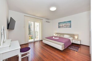 Familienapartment, Mehrere Betten, Gartenblick | 2 Schlafzimmer, kostenloses WLAN, Bettwäsche