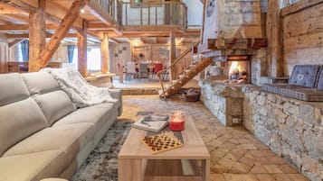 Télévision, cheminée, jeux vidéo, lecteur de DVD