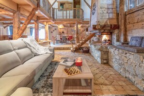 Télévision, cheminée, jeux vidéo, lecteur de DVD