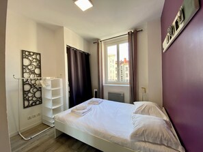 1 chambre, fer et planche à repasser, Wi-Fi, draps fournis