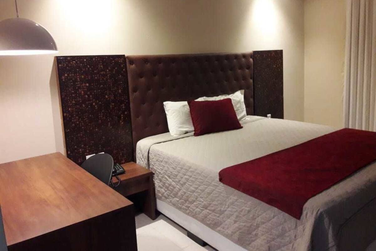 Minibar, WiFi (free), individually decorated, bed sheets