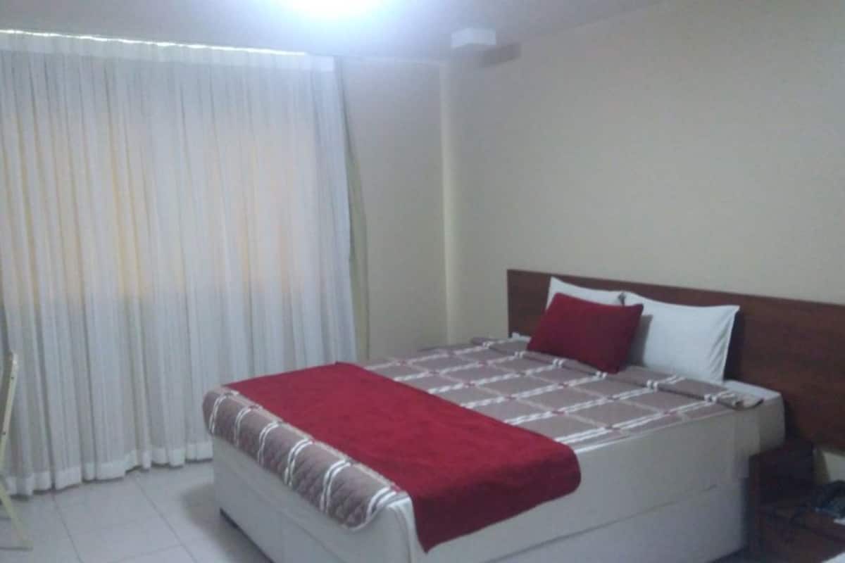 Minibar, WiFi (free), individually decorated, bed sheets
