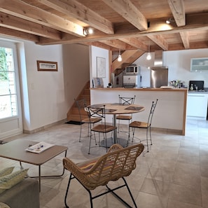 Dining - Quiet paradise in a bucolic setting (Concorès)