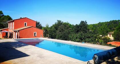 VILLA SPACIEUSE 8 COUCHAGES, PISCINE 15x5M, SAUNA,CLIMATISATION