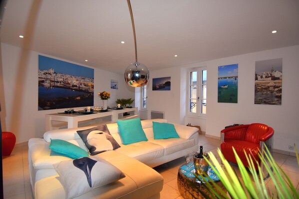 Fernseher, DVD-Player, Videothek