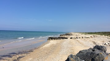 Ubicación a pie de playa y tumbonas