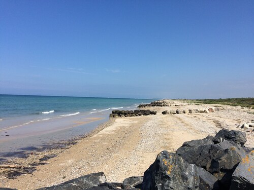 Quai Ouest: location 2/4p à 100m de la plage Goldbeach