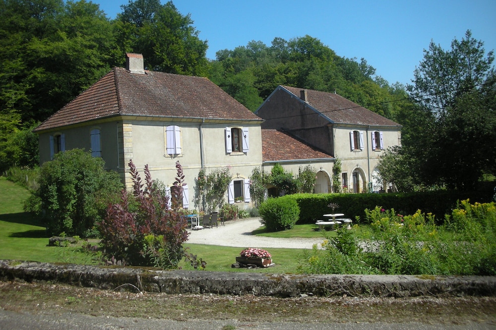 Exceptional natural site in a very small hamlet