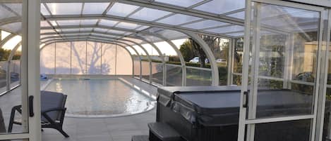 Piscine couverte, piscine extérieure