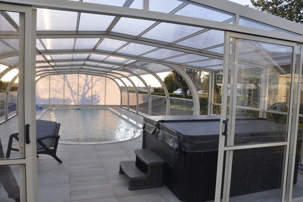 Piscina coperta, piscina all'aperto